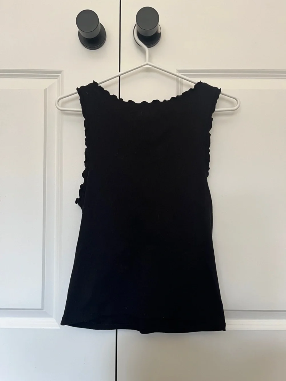 Old Navy Ribbed V-Neck Cinched Rosette Tank in Black - Picture 5 of 5